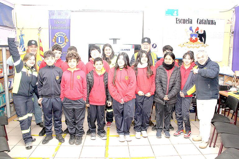 Club de Leones de Curicó realizó capacitación en la Escuela Cataluña