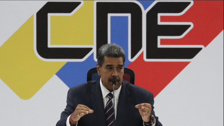Venezuela exige a Chile sacar a todo su personal diplomático