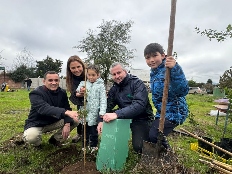 Vecinos de Villa El Manzano en Los Niches conmemoran el Día Mundial del Árbol