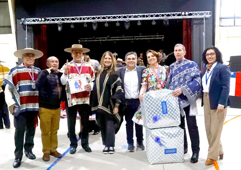 Curicó tiene a los nuevos ganadores del  Comunal de Cueca del Adulto Mayor