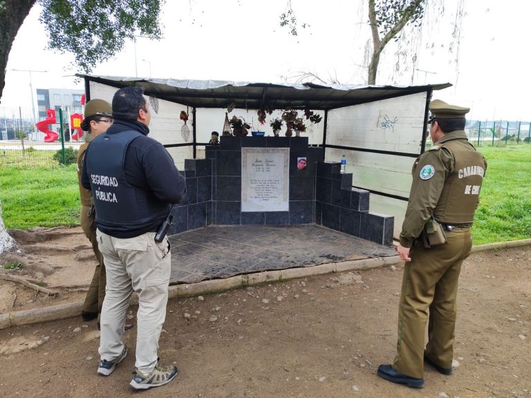 Municipio y Carabineros retiraron gruta del Parque Emiliano Rojas