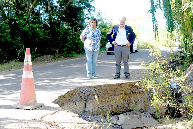 Vecinos plantearon su molestia por graves problemas en la infraestructura vial