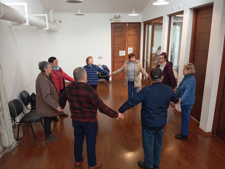 Adultos mayores mejoran calidad de vida participando en Taller de Teatro