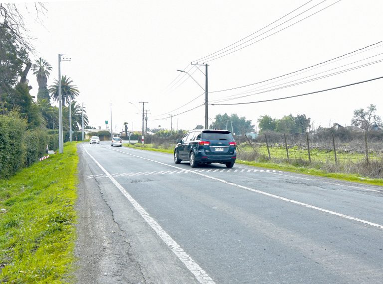 Vecinos cuestionan “tachones” instalados para evitar accidentes camino a Sarmiento