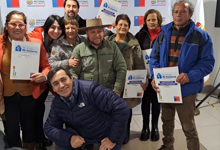 Confirman regularización de títulos de dominio para más de cien familias