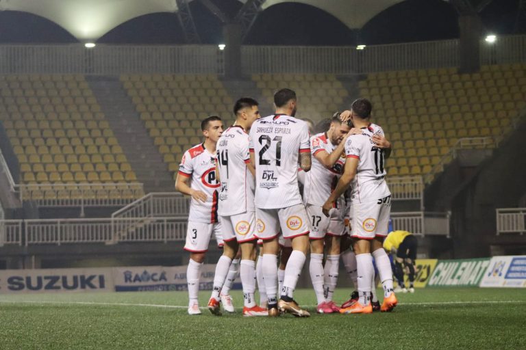 Rangers salta a la cancha en busca de los tres puntos