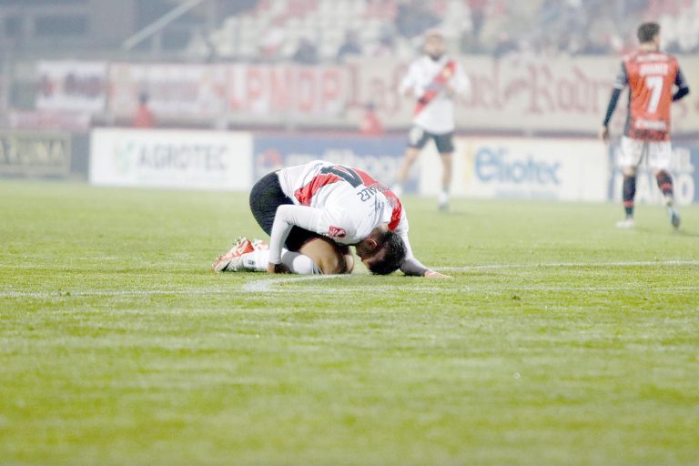 Dolorosa derrota albirroja