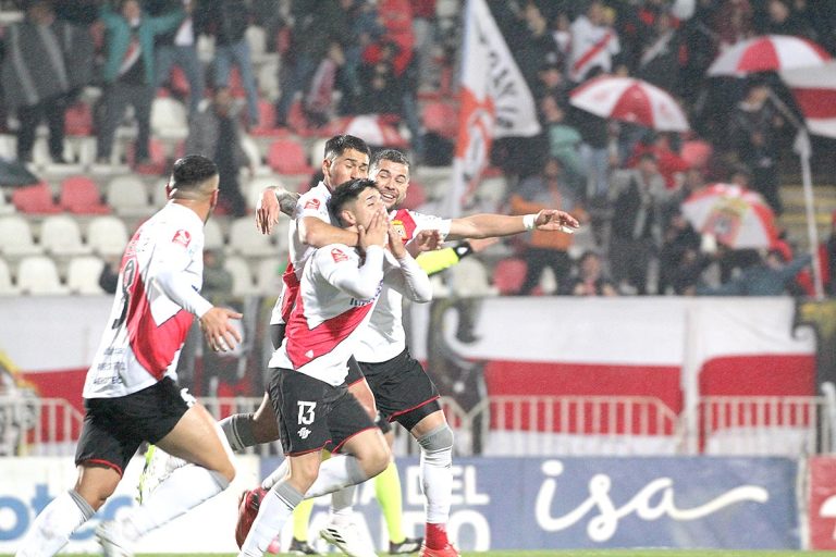 Otra vez con gol de Bustamante: Curicó se impuso a Recoleta