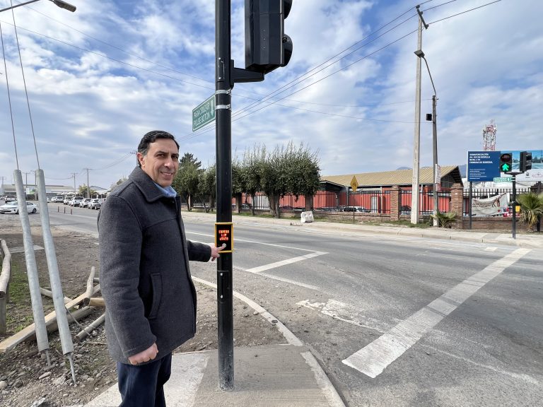 Romeral: Instalan semáforo en peligroso cruce