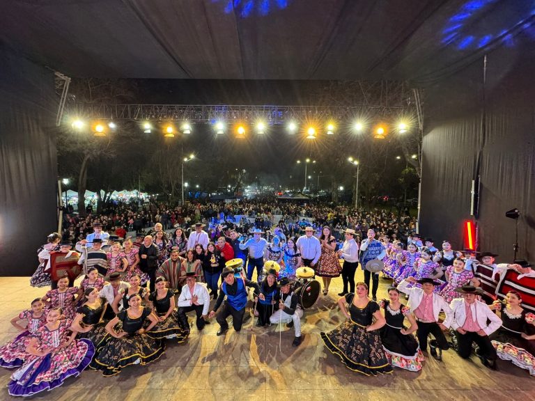 Fiesta de la Chilenidad congregó a miles de personas en la Alameda Manso de Velasco