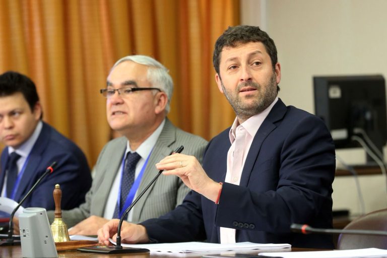 “Si alguien da positivo, debe perder el cargo”