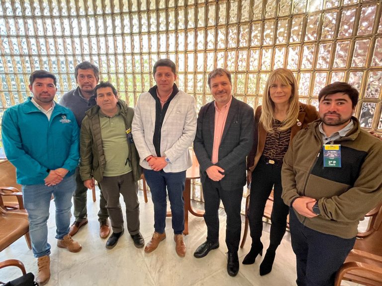 Jefe comunal junto a pescadores solicitan el  cierre de la desembocadura del estero Llico