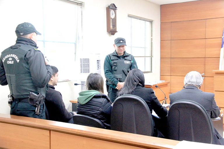 Prisión preventiva para jóvenes padres acusados de parricidio