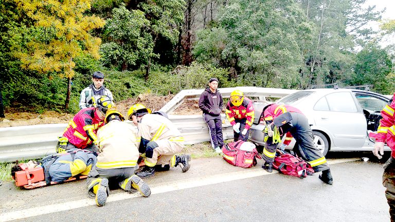 Seis lesionados en colisión en transitada ruta a Pelluhue