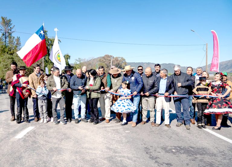 Comunidad de Los Quillayes y autoridades inauguraron pavimento hasta el Camino Real