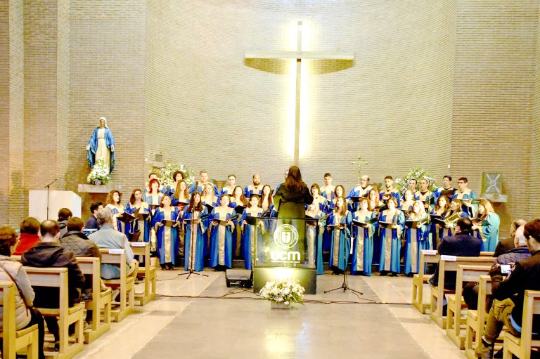 Coro UCM deslumbró a los curicanos en su primer concierto en la ciudad