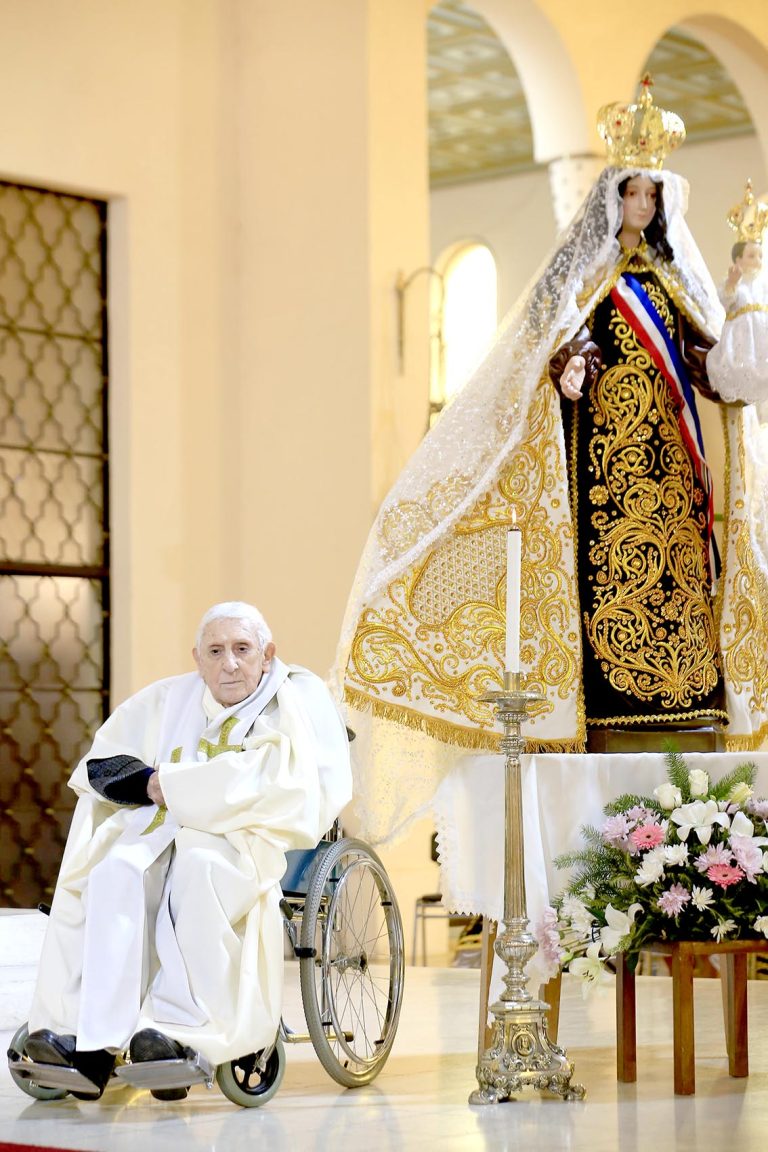 Celebración por los 70 años de sacerdocio del padre Mario Molina