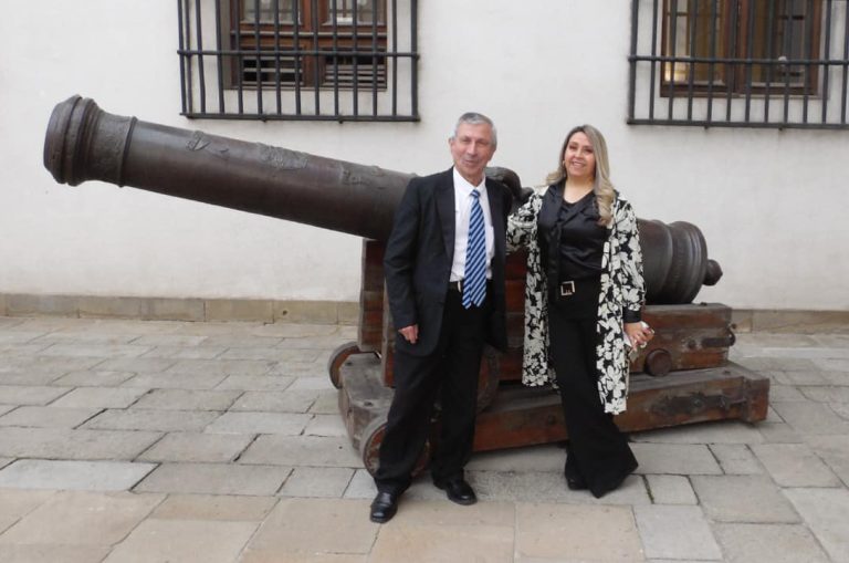 Locutores curicanos fueron homenajeados en La Moneda