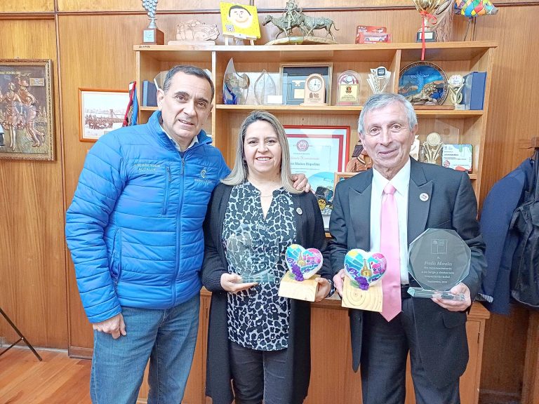 Tras importante ceremonia en La Moneda locutores  curicanos fueron recibidos por el alcalde de Curicó