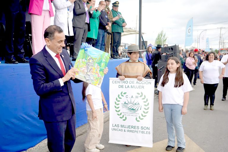 Impecable desfile familiar en sector Santa Fe