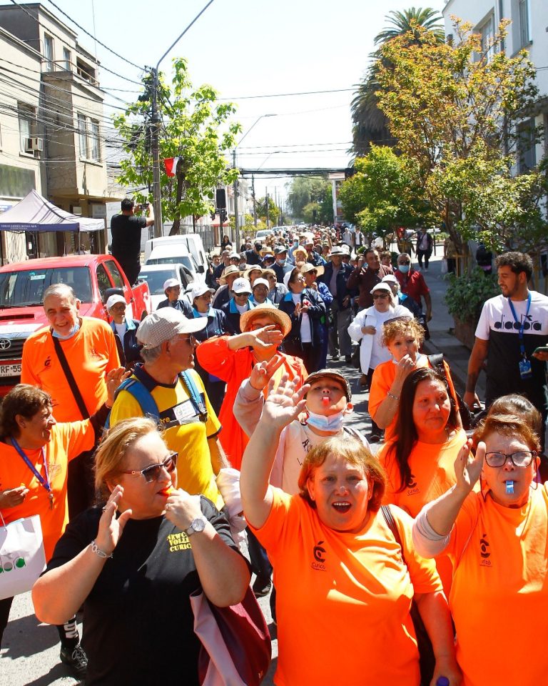 Invitan a adultos mayores  a la Caminata Recreativa