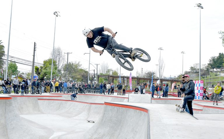 Expresan necesidad de “regularizar” el uso de nuevo skatepark curicano