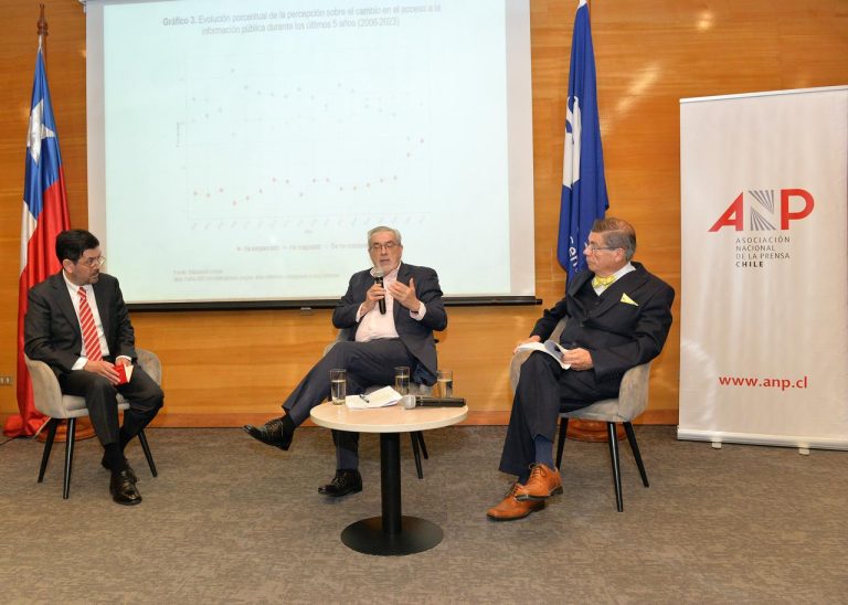 Crecen las dificultades de los periodistas para  acceder a la información pública en Chile