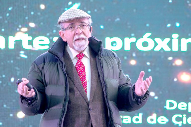 Profesor José Maza ofrecerá  charla magistral sobre la luna