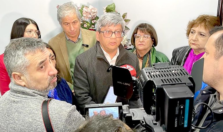 Realizan colegiatura póstuma a  profesor Albano Muñoz Briones