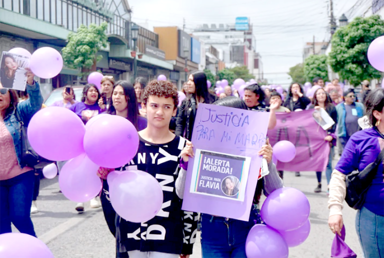 En multitudinaria marcha exigen justicia por joven mujer brutalmente agredida