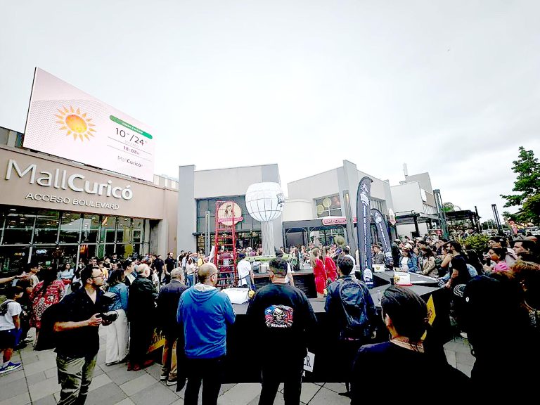 El gin tonic más grande del mundo se mezcló en Curicó