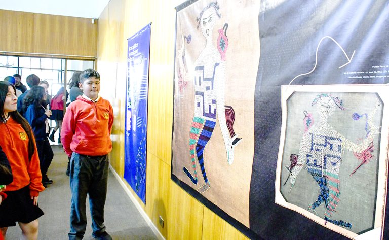 Centro de Extensión UTalca presenta exposición sobre la vida de Violeta Parra