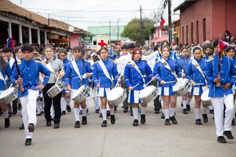 Con multitudinario desfile se dio el vamos al 18 Chico en San Clemente