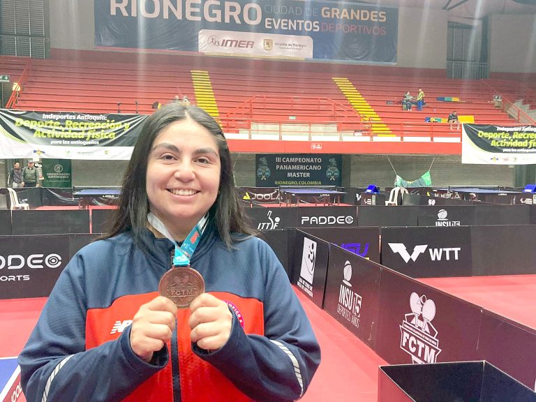 Concejo municipal de Sagrada Familia brinda reconocimiento a tenismesista