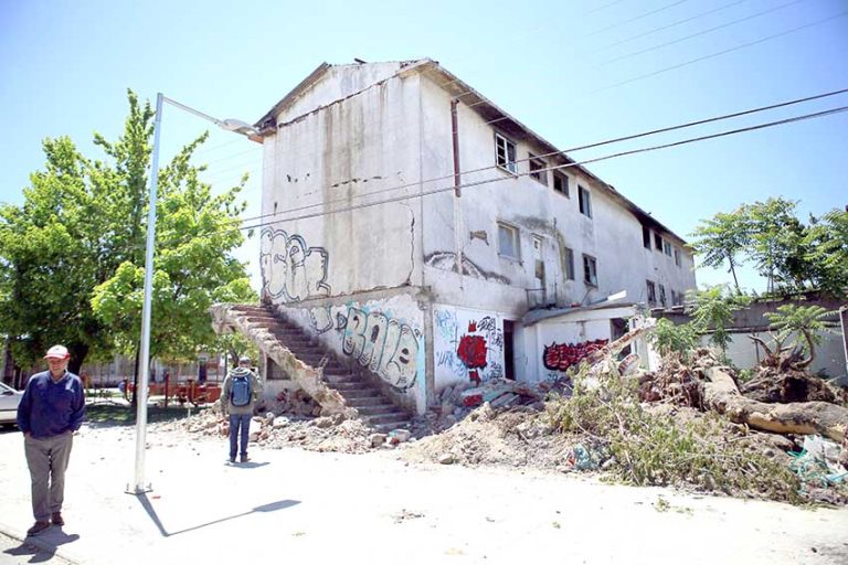 Dieron inicio a los trabajos de demolición en el Barrio Costanera
