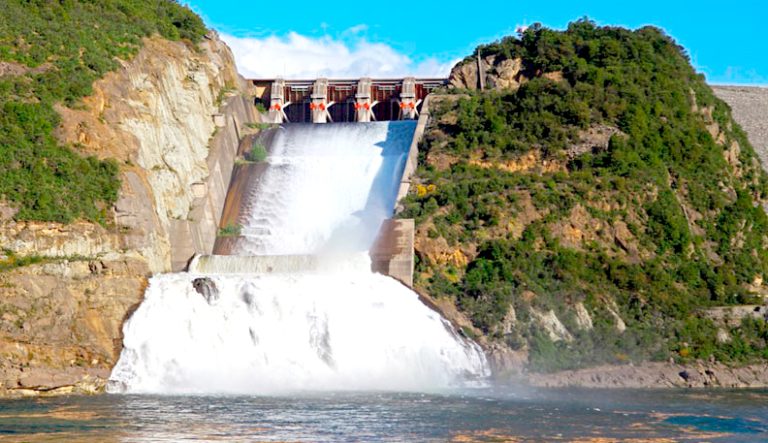 Ciñéndose a estrictos protocolos Embalse Colbún inicia hoy vertimientos graduales