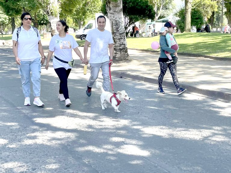 Carabineros realiza caminata canina con fines solidarios