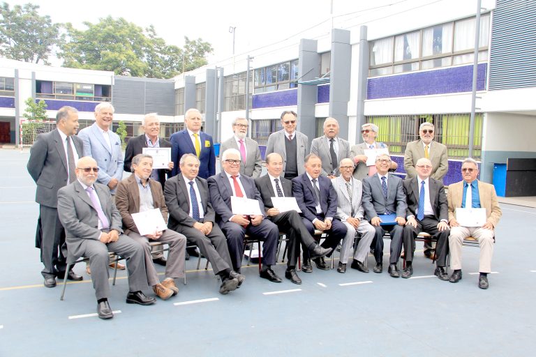 4ºF del Liceo Luis Cruz Martínez se reunió a 50 de su egreso