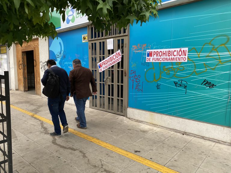 Seremi de Salud aborda caso de farmacia que permanece con prohibición de funcionamiento