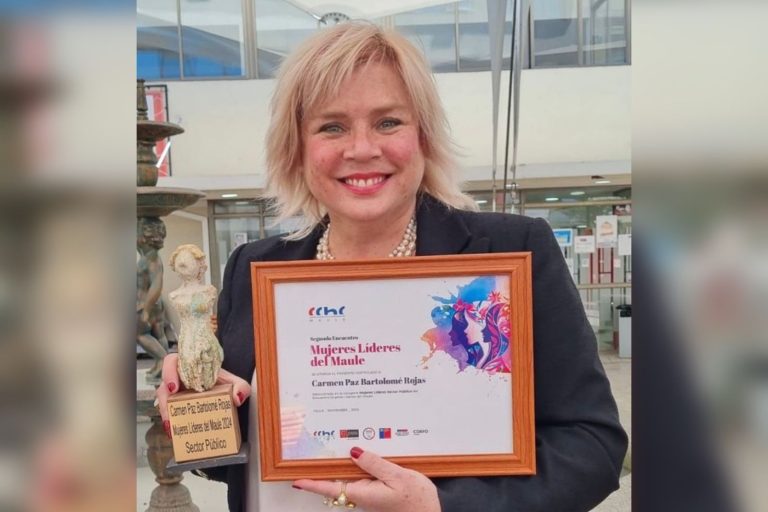 Curicana se adjudicó premio “12 Mujeres Líderes del Maule”