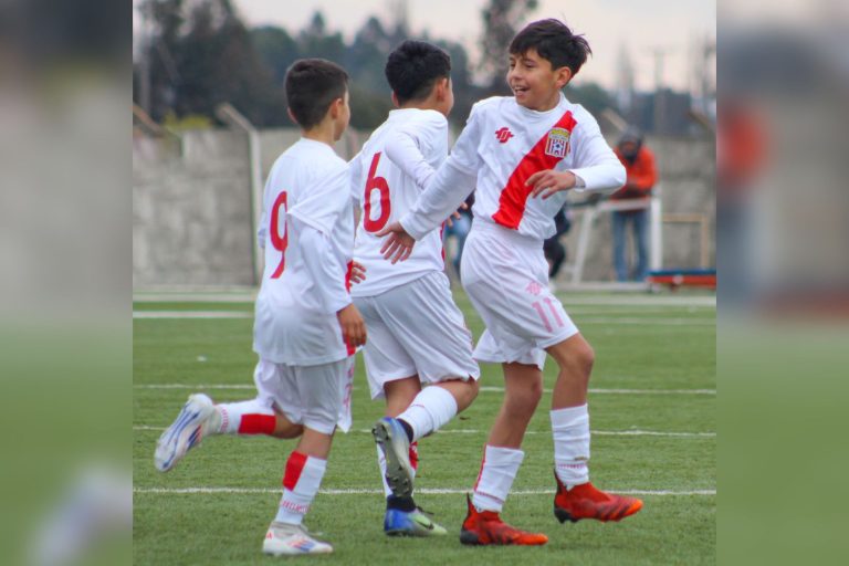 Sub 11 de Curicó Unido busca semifinales
