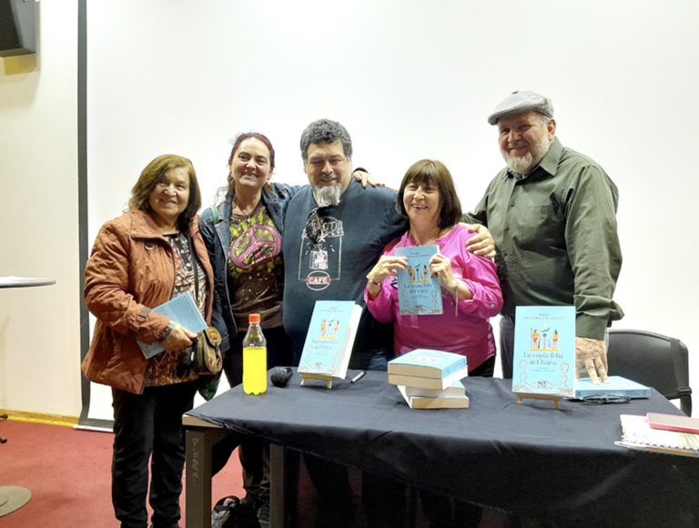Presentaron libro sobre autores chilenos en Curicó