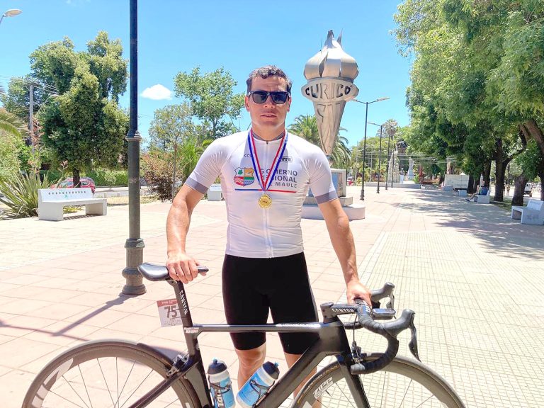 Mandel Márquez: en bicicleta enlaza su pasión por el ciclismo
