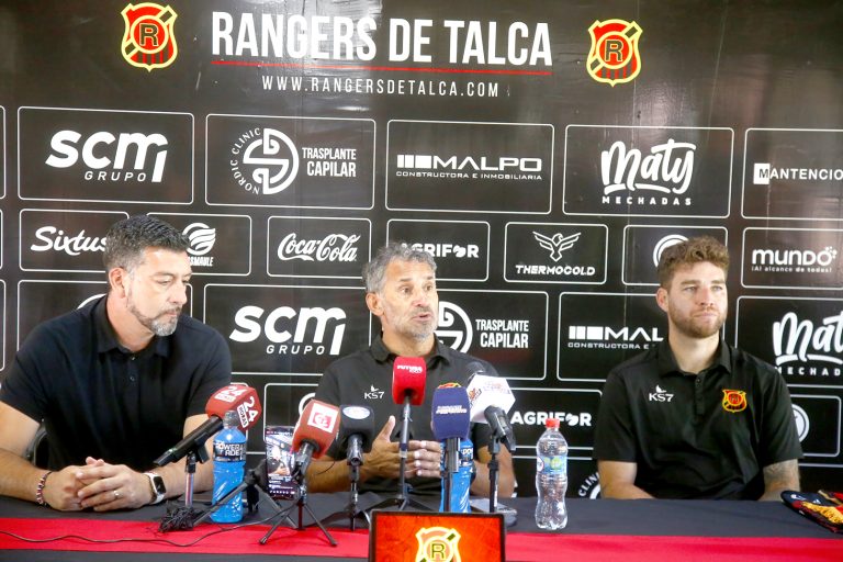 Miguel Ponce tuvo su primera conferencia con la prensa local en la Fortaleza Rojinegra