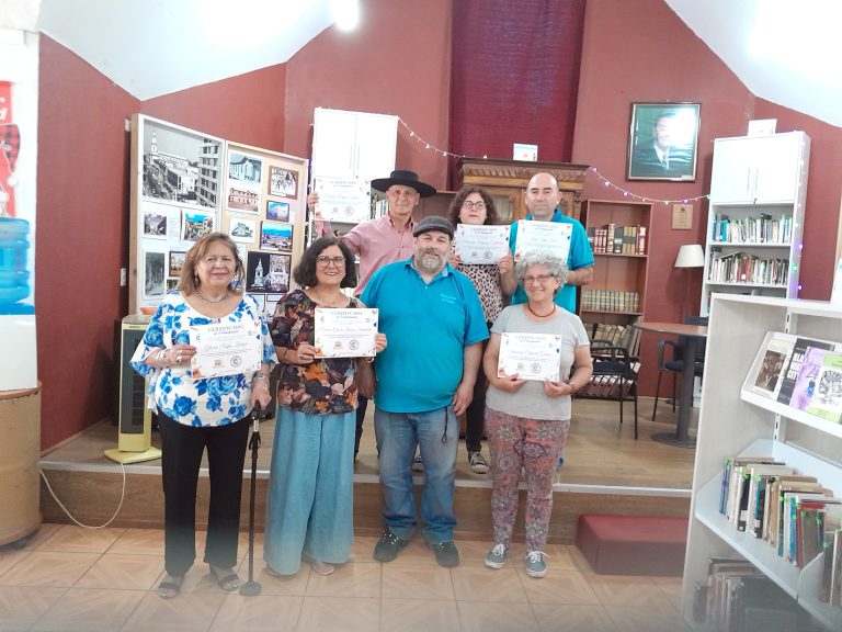 Con emotiva ceremonia finalizó  Taller de Literatura Chilena