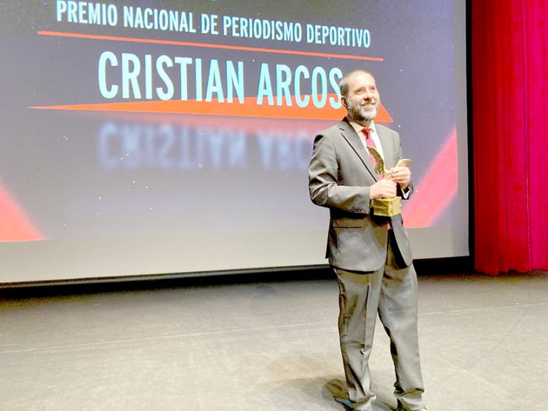 Cristian Arcos celebra el Premio Nacional de Periodismo Deportivo