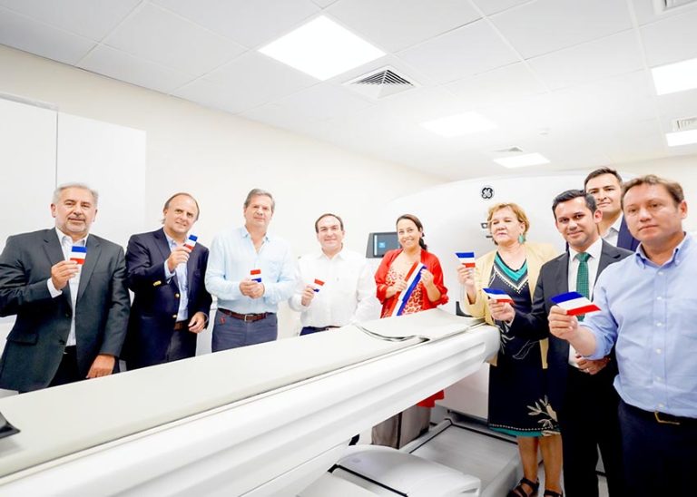 Inauguran avanzado equipo para detección y tratamiento del cáncer