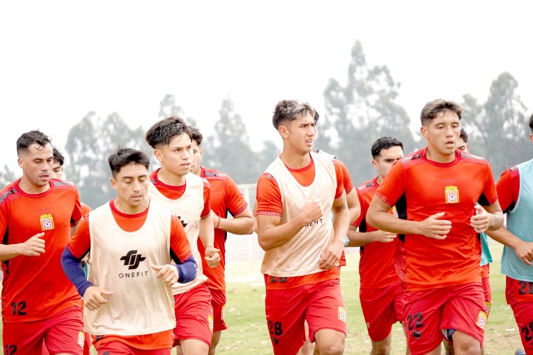 33 Jugadores en el inicio albirrojo