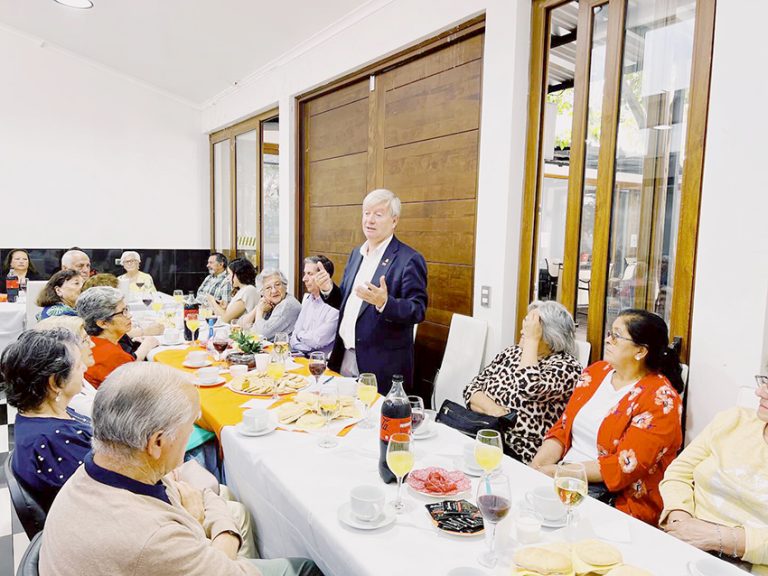 Alcalde Bordachar felicitó a clubes de adultos mayores que obtuvieron recursos del Senama