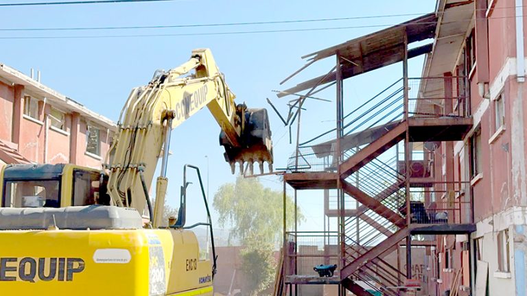 Se inicia demolición de 10 blocks en sector Las Américas de Talca